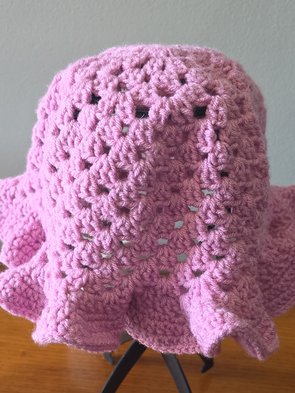 Pink Crochet Ruffle Bucket Hat Y2K Boho Premiere Acrylic NEW